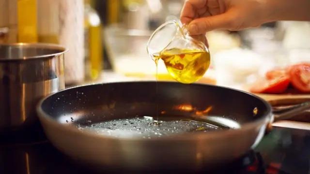 हर रसोई में इस्तेमाल हो रहा यह तेल धीरे-धीरे शरीर को बना रहा बीमार, तेल से बढ़ रहा है खतरा