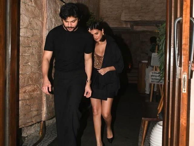 Black Outfit में ट्विनिंग करती नजर आईं तारा सुतारिया और वीर पहाड़िया, डिनर डेट पर दिखी खास केमिस्ट्री