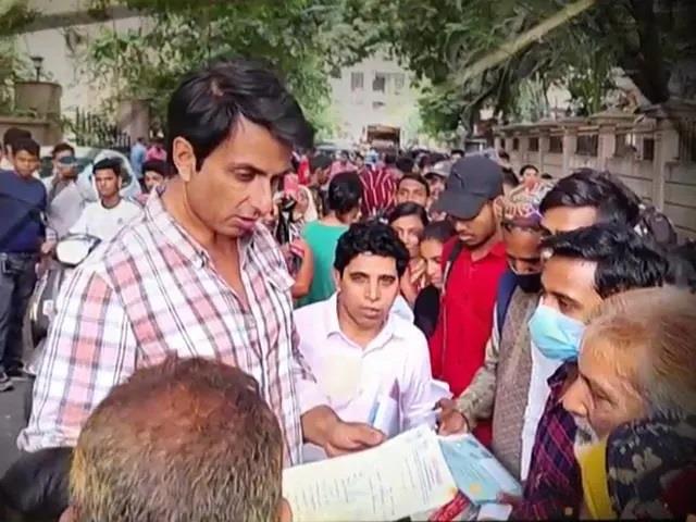 Real Hero सोनू सूद ने फिर जीता देश का दिल, बेसहारा बुजुर्गों के लिए किया ये महान काम