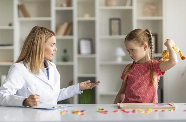 बात- बात पर आपका बच्चा भी करता है गुस्सा, तो यूं करें उन्हें चुटकियों में कंट्रोल