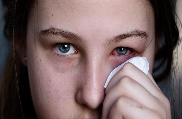 आंख में बन सकती हैं दर्दनाक गांठ अगर Makeup करते हुए की ये गलती