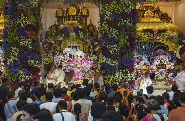 नन्द के आनंद भयो, जय कन्हैया लाल की...  आज कृष्णमय हुआ पूरा संसार, हर तरफ गूंजी ‘राधे-श्याम’ की धुन