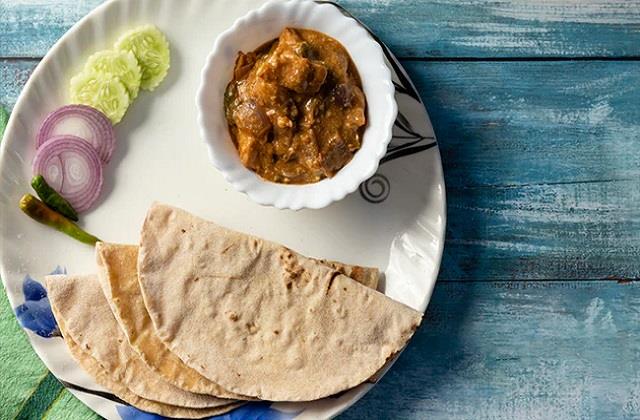 क्यों टोका जाता है तीन रोटियां खाने से, क्या ये अंधविश्वास है या स्वस्थ जीवन की समझदारी