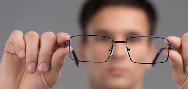 क्या आपको भी कभी-कभी दिखता है धुंधला? तो गौर करें शुरू हो गई ये बीमारी!