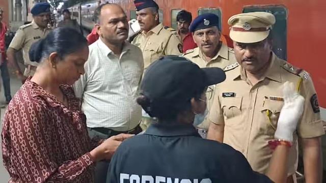 AC कोच के टॉयलेट का दरवाजा खुला... अंदर का मंज़र देख कांप उठे लोग, मासूम की लाश...