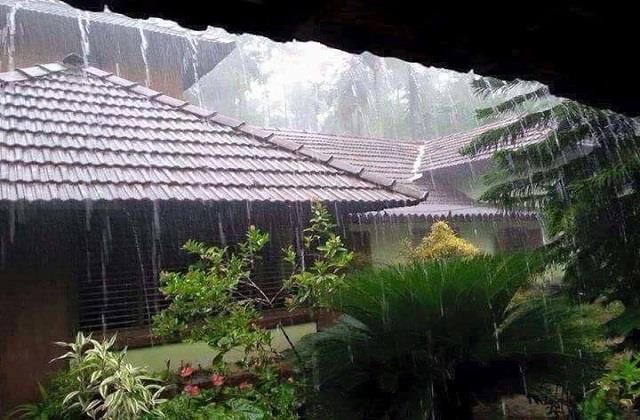 बरसात के मौसम में भी घर को रखना है फ्रेश, तो ये तरीके आएंगे बड़े काम