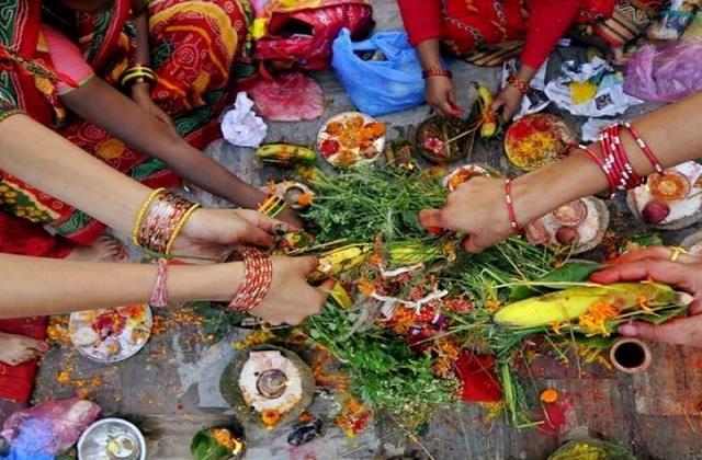 पहली बार हरतालिका तीज रखने जा रही हैं तो जाने व्रत के नियम और विधी