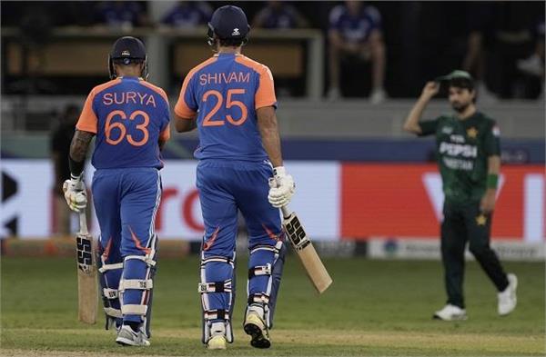 मैच के बाद हाथ मिलाने गए PAK खिलाड़ियों की हुई भारी बेइज्जती, टीम इंडिया ने बंद किया दरवाजा