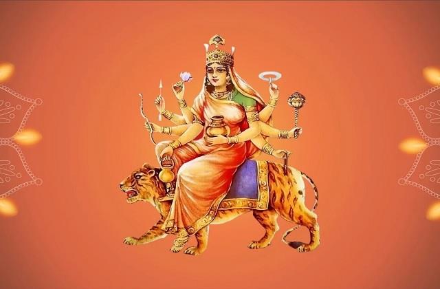 आज मां दुर्गा के चौथे स्वरूप देवी कूष्मांडा की आराधना का दिन, उनकी मुस्कान से ही बना था ब्रह्मांड
