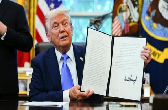 डोनाल्ड ट्रंप ने लाखों भारतीयों के तोड़े सपने, सीधा 88 लाख कर दी H-1B वीजा की फीस