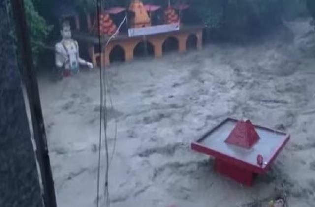 देहरादून में भारी बारिश से तबाही, टपकेश्वर महादेव मंदिर हुआ जलमग्न