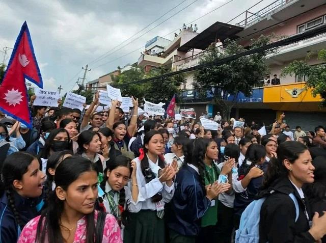 नेपाल में Gen-Z के प्रदर्शन पर मनीषा कोइराला का फूटा गुस्सा... बोलीं – “आज काला दिन है…”