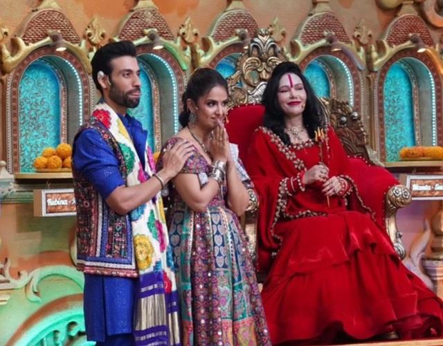 टीवी की ‘बालिका वधू’ की शादी विवादों में, दुल्हन को आशीर्वाद देने पहुंची राधे मां को देख भड़के लोग