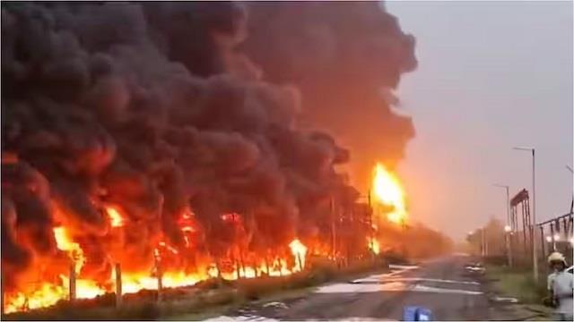 गुजरात  में ऑर्गेनिक्स फैक्ट्री में लगी भीषण आग, दूर तक दिखा धुएं का गुबार