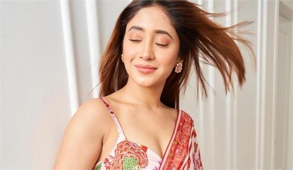 ‘ये रिश्ता...’ की  शिवांगी जोशी का साड़ी में खूबसूरत और संस्कारी अंदाज, फैंस हुए मदहोश