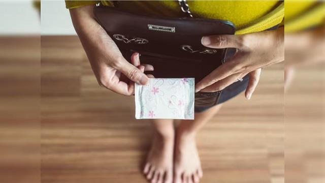 क्या पैड लगाने से इंटिमेट एरिया की Skin डार्क पड़ जाती है? यहां जान लें Gyne की राय