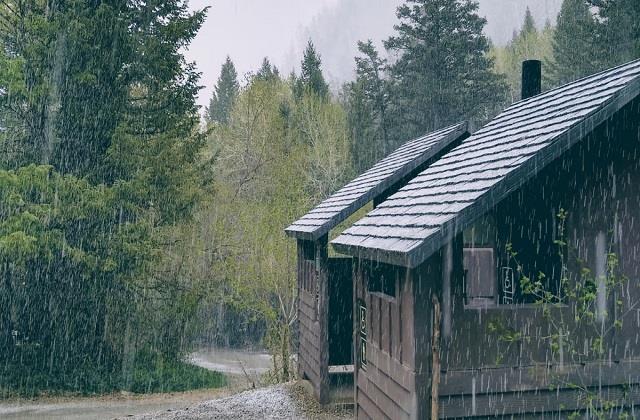 अब बरसात में भी  नहीं आएगी बदबू, इन तरीकों से महक उठेगा घर का हर कोना