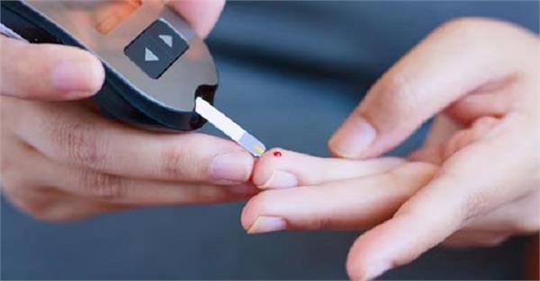 घर पर शुगर टेस्ट करते हुए ये गलतियां करने से बचें, वरना रिपोर्ट हो सकती है गलत