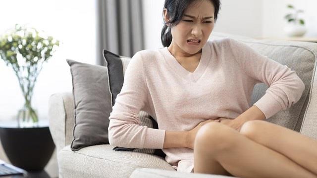 पीरियड्स में दर्द से तड़पती हैं? कहीं ये कैंसर का इशारा तो नहीं , जानिए कैसे पहचानें