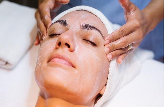 क्या आप भी बार- बार करवाते हैं Face Clean up ? तो जानिए इसके फायदे हैं या नुकसान
