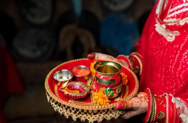 कब है करवा चौथ? नोट कर लें चांद निकलने का सही समय और पूजा का शुभ मुहूर्त