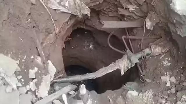 सड़क धंसी तो सामने आया 400 साल पुराना रहस्य! स्थानीय लोगों ने मांगी आधिकारिक जांच