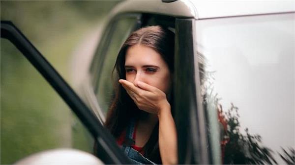 गाड़ी में बैठते ही चक्कर, मतली और उल्टी? जानिए इस परेशानी से बचने के असरदार उपाय