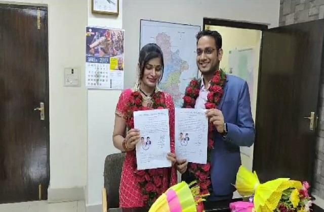 न बैंड-बाजा, न बाराती... बस 2000 रुपये में IPS  ने IAS  से रचा ली शादी