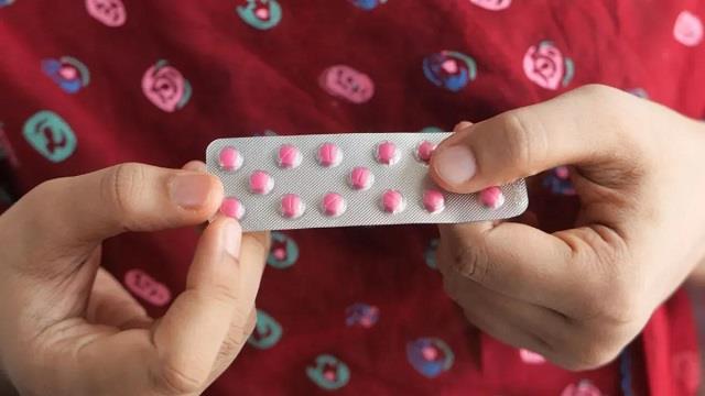 क्या ब्रेस्ट कैंसर का खतरा बढ़ा रही हैं Birth Control Pills?डरा देगी यह स्टडी