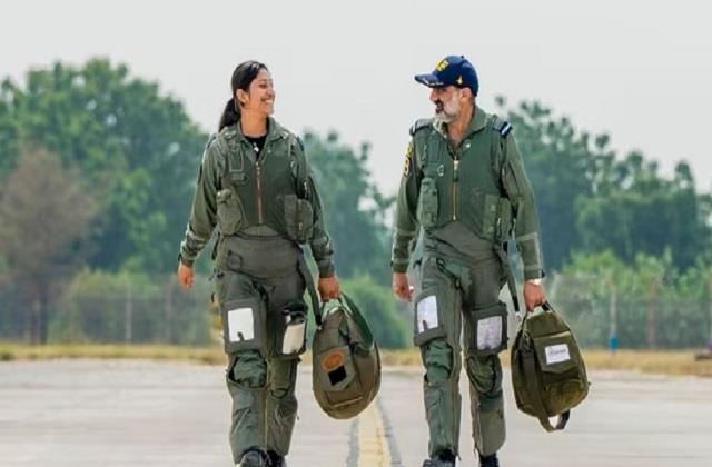 स्क्वाड्रन लीडर प्रिया शर्मा से मिलिए, वह महिला जिसने मिग-21 के साथ ऐतिहासिक उड़ान भरी