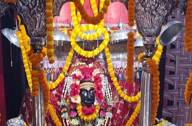 दुर्गा मंदिर की दिलचस्प कहानी, यहां 400 साल पहले भक्त की पुकार पर प्रकट हुई थीं मां