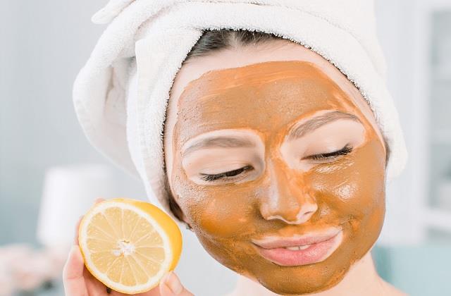 पैसे बर्बाद ना करें! घर में करें आसान स्टेप में फेशियल, आएगा हीरे जैसा Instant Glow