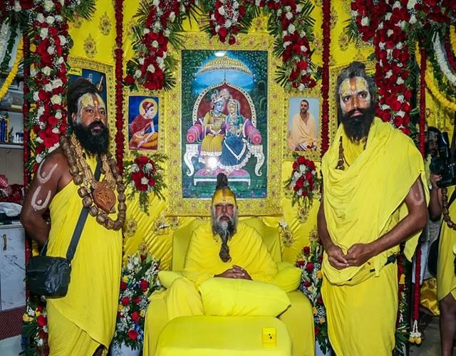 शिष्य के निधन के बाद बदल गए प्रेमानंद महाराज के आश्रम के नियम, अब पीला अचला पहनने पर लगी रोक