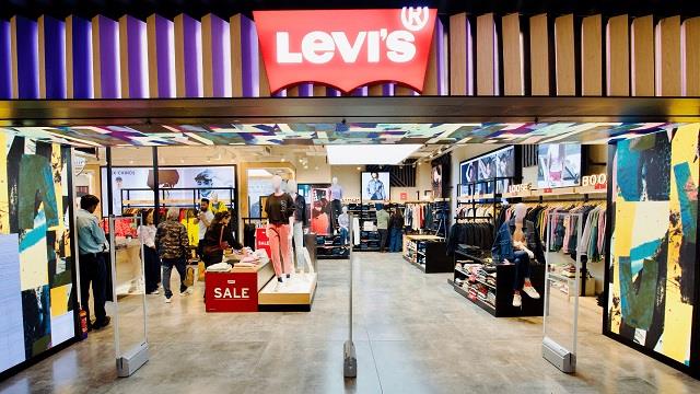 90s फैशन की वापसी से Levi's को मिला नया जीवन, पुराने स्टाइल की फिर बढ़ी डिमांड