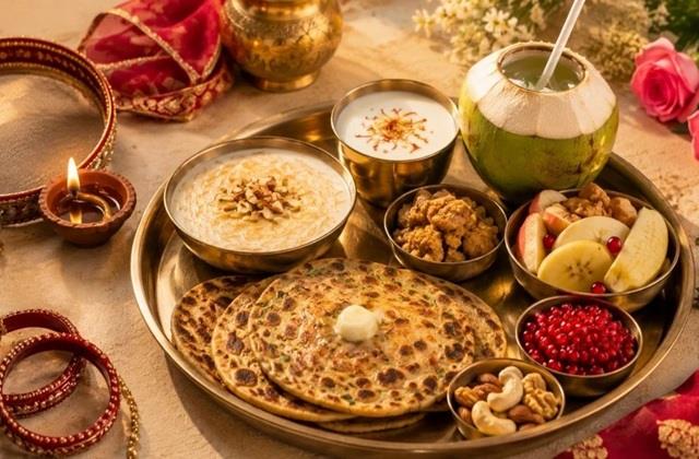 करवा चौथ व्रत रखने से पहले और बाद में खाएं ये चीजें,  Hormonal नहीं होंगे Imbalance