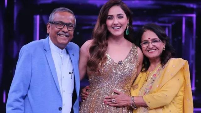 नीति मोहन और शक्ति मोहन के पिता का निधन, 72 साल की उम्र में ली अंतिम सांस