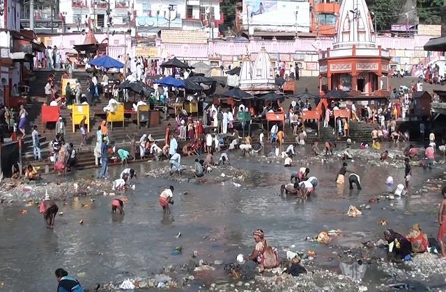 हरिद्वार में 20 दिन तक हरकी पैड़ी पर नहीं आएगा गंगा जल,  बिना स्नान के ही लौट रहे श्रद्धालु