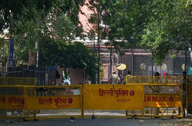 12वीं की छात्रा ने स्कूल में खुद को लगाई आग, एक दिन बाद था Birthday