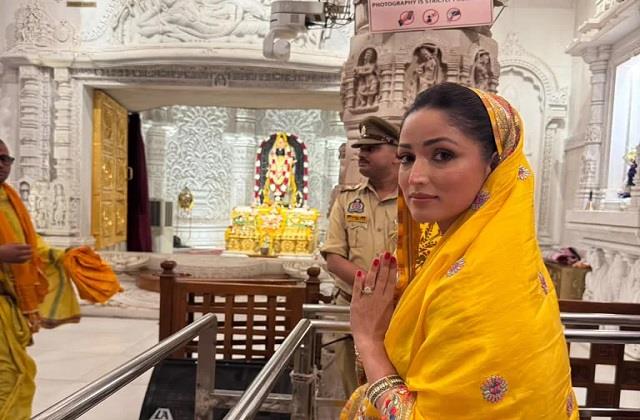 पीली साड़ी में अयोध्या राम मंदिर पहुंचीं यामी गौतम, जानें क्या है उनके कानों में सजा कश्मीरी गहना