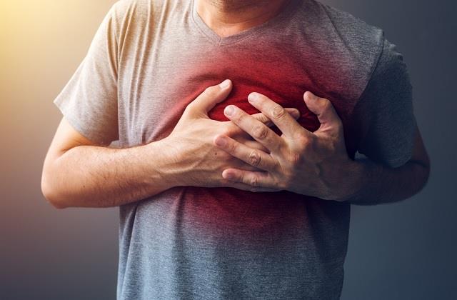 Heart Attack आने से पहले शरीर दे सकता है ये संकेत, इसको इग्नोर किया तो जान का खतरा