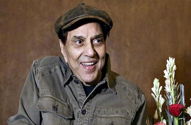 अभिनेता धर्मेंद्र पद्म विभूषण से सम्मानित, हेमा मालिनी बोली- मुझे गर्व है अपने पति पर