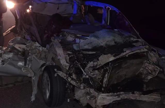 महाकाल के दर्शन कर लौट रहे तीर्थयात्रियों की मौत, ट्रक में फंसकर कई किलोमीटर घिसटती गई कार