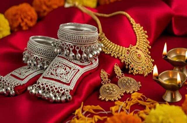 सोने-चांदी में की कीमतों में लगी 'आग'! टूट गए अब तक के सारे रिकॉर्ड