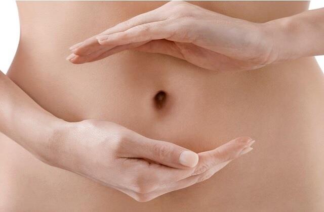 नाभि से बदबू क्यों आती है? जानें कारण और सफाई का सही तरीका