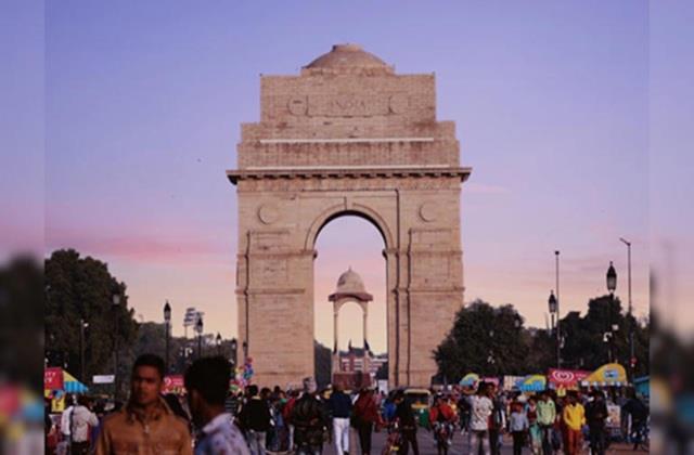 ठंड और कोहरे के बीच दिल्ली में आया भूकंप,  डर के मारे घरों से निकले लोग