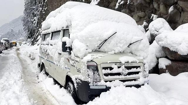 होटल फुल, सड़कें जाम, सड़क पर फंसे लोग… सैलानियों के लिए मनाली बना मुसीबत