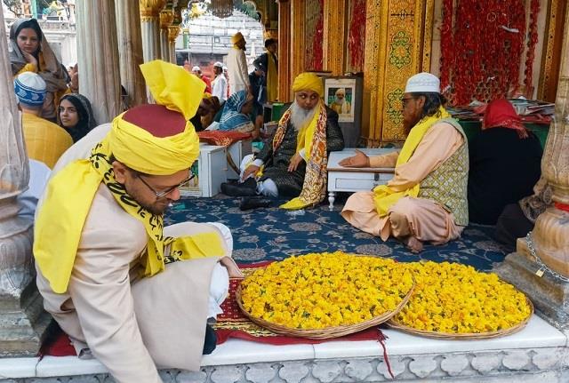 जब बसंत के कदम पड़े निज़ामुद्दीन पर, दिल्ली गाए 700 साल पुरानी सूफ़ी परंपरा का जादू