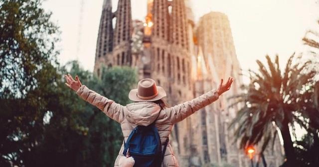 स्पेन ने लॉन्च किया सस्ता डिजिटल नोमैड वीज़ा, लैपटॉप के साथ समुद्र किनारे का सपना अब होगा सच!