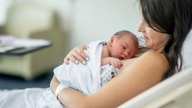 डिलीवरी के बाद Periods न आना होता है नॉर्मल? कब ले डॉक्टर की सलाह