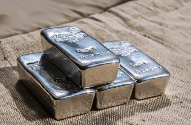 आसमान छू रहे चांदी ओर सोना , आज सीधा 12,000 रुपए महंगा हुआ Silver